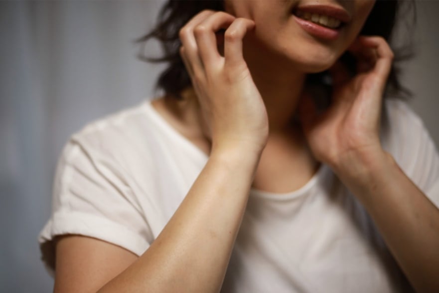 「生きた肉を食らうウジ虫」に寄生されていた米国女性が発見される