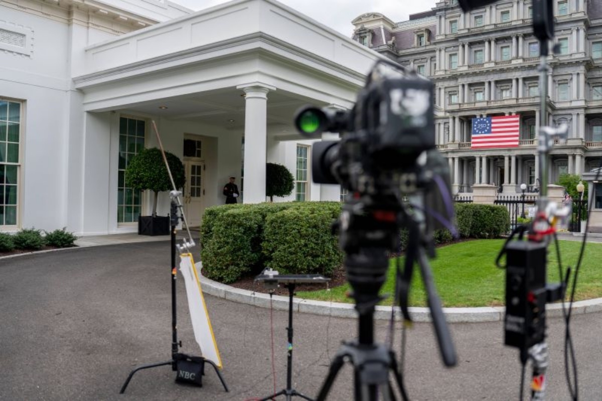 米司法省、CNNのホワイトハウス取材禁止で代表取材ボイコットしたテレビ局各社を調査（CNN.co.jp）