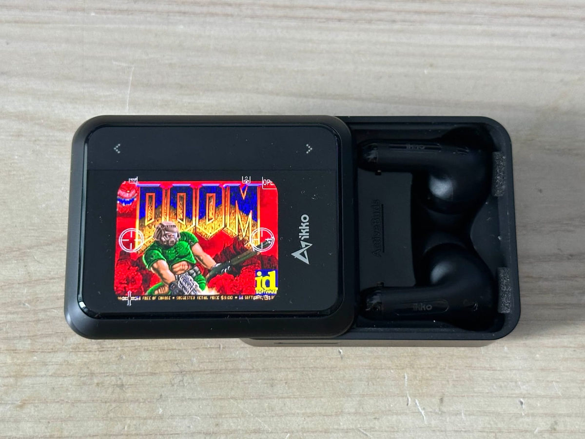 AI搭載イヤホンをハックしてDOOMを実行しOpenAI APIキーとチャット履歴を盗むことに成功したとの報告