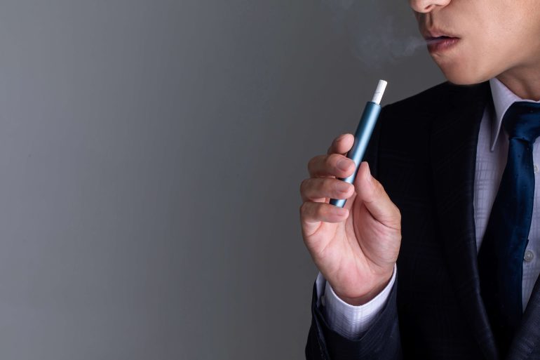 加熱式たばこを使用すると職場で「転倒発生率」が上昇する理由｜@DIME アットダイム