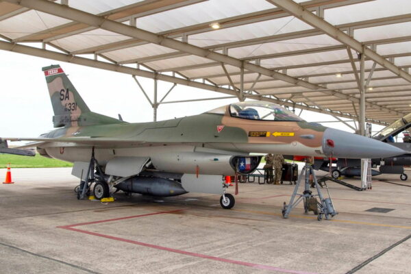 東南アジアの「ロシア兵器大好き国」が方針転換？ かつての敵国に“最新戦闘機ちょうだい” 一体なぜ？