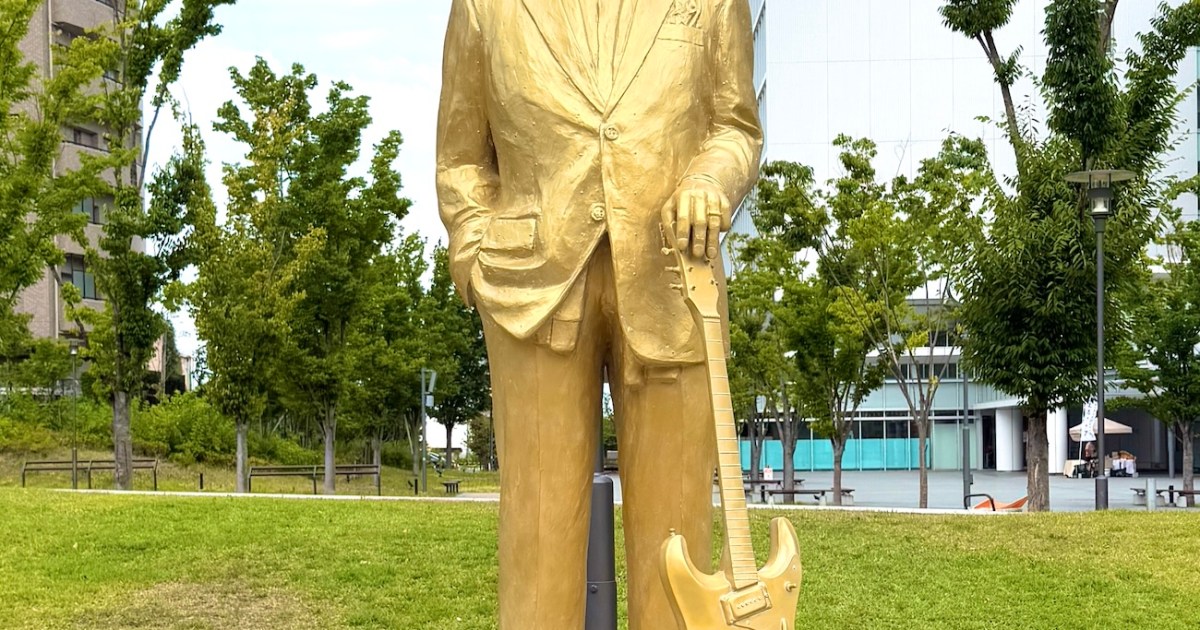 【幸せだなぁ】茅ヶ崎でゴールドに輝く銅像を発見 → 永遠の若大将・加山雄三さんだった