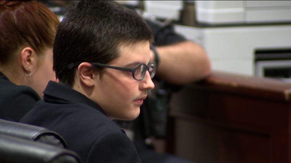 米学校銃撃で13人殺傷、16歳被告に仮釈放なし終身刑 浮かび上がった過酷な家庭環境