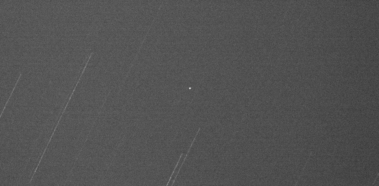 飛行士が落としたバッグ、時速2万8000kmで地球軌道を周回