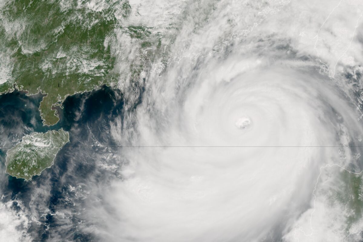 香港に2018年以来の超大型台風接近、航空便欠航－IPOに影響も