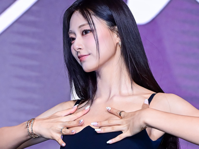 ちょっと見せすぎでは…？TWICE・ツウィ、ランジェリーのぞく大胆衣装でボリューミーな美貌発散【PHOTO】（スポーツソウル日本版）｜ｄメニューニュース