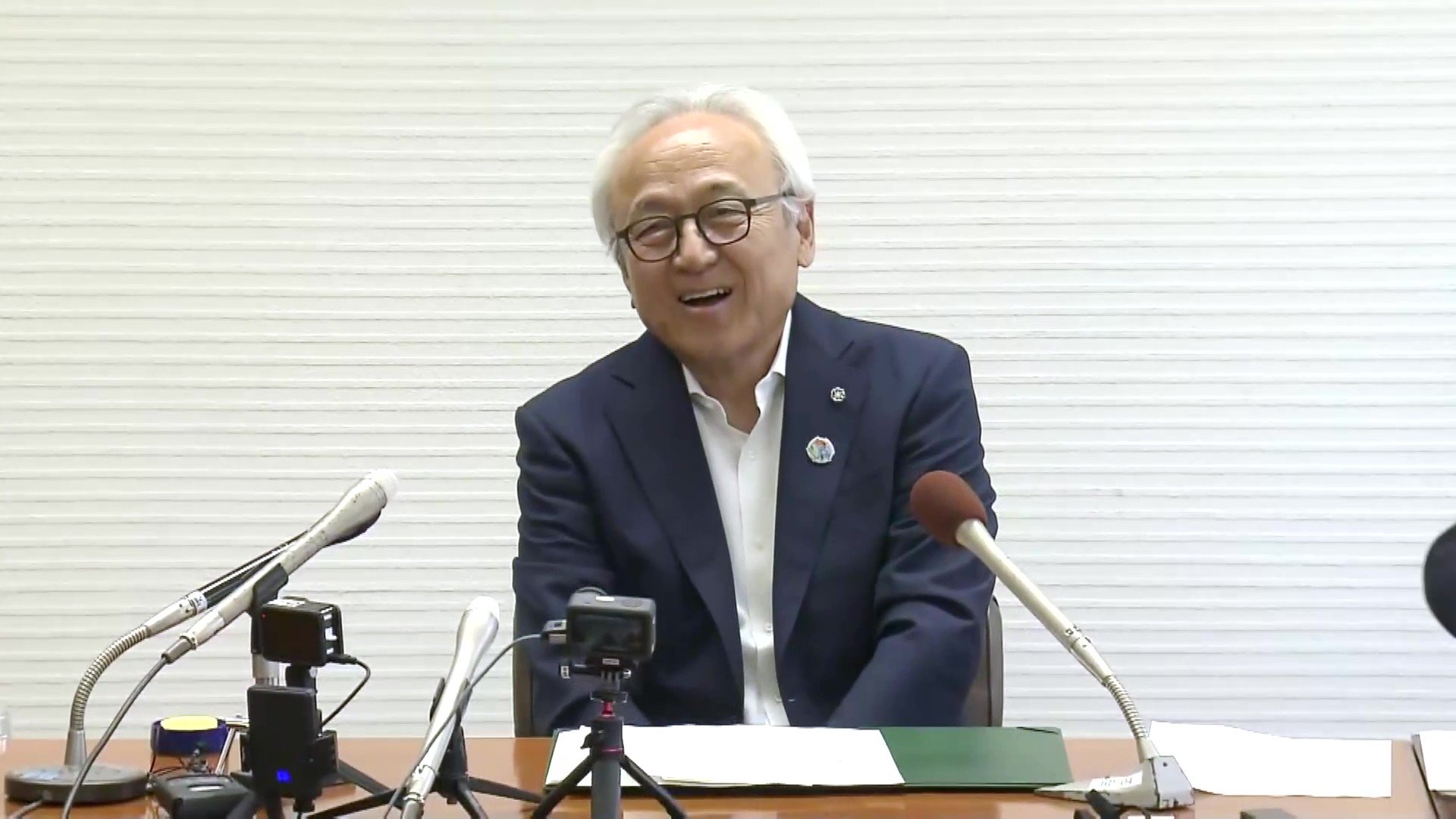 「海外旅行は続けます・・・あ、海外活動です」県議会のハワイ視察で1泊11万円のリゾートホテル 会見でまさかの言い間違え 議長が釈明も「海外視察は続ける」