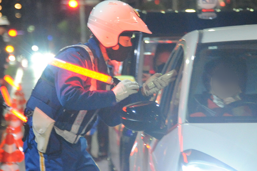 「息ハァ～ってして……酒気帯びだね」 東京全域“大規模検問”で全乗りもの一網打尽！ でも「クルマは3人だけ」いかにも令和な結果に!?