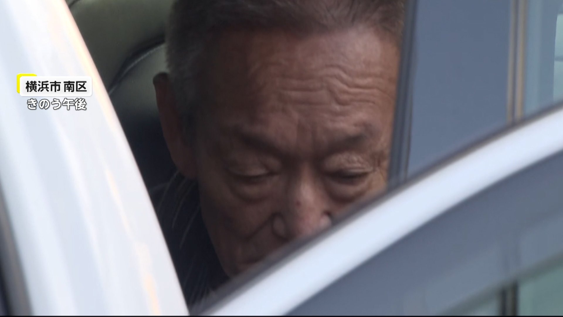 【独自】インターホン鳴らし「お前に対して文句がある」男が刃物で切りつけ 被害男性とは面識なしか 防犯カメラに被害者を追う容疑者の姿