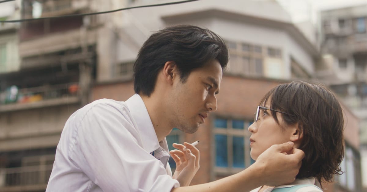 「九龍ジェネリックロマンス」新写真、吉岡里帆と水上恒司が至近距離で見つめ合う（新写真10枚）