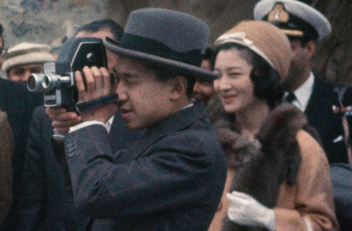 麗しの美智子さま ご結婚の新居へ大きな「パンダのぬいぐるみ」を自ら抱えて運び込んだ青年、明仁皇太子の愛情