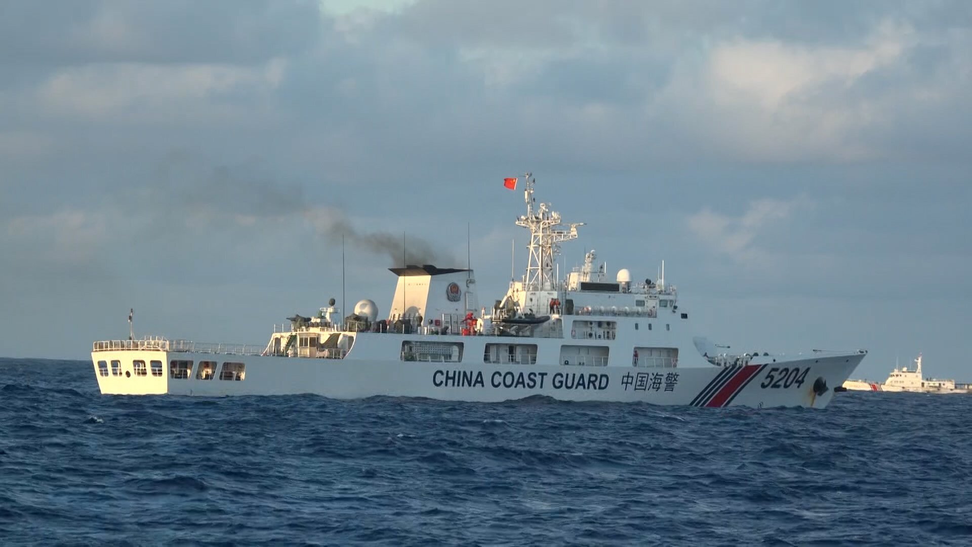 【緊迫】中国船が「ただちに立ち去れ」と“警告”…漁船に高圧放水砲も 領有権巡り対立続く海域でフィリピン巡視船に同乗取材