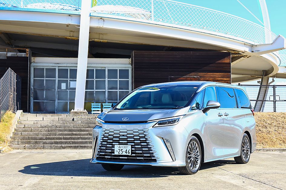 走る応接間⁉ 最高のおもてなしを体現するレクサスLMの迫力に圧倒されまくり！