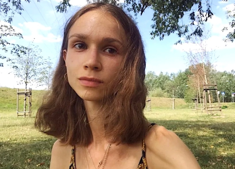 美女インフルエンサーの死因は「1日1個のフルーツ食」「栄養失調で激ヤセ」 2年前にも同様の死亡事例