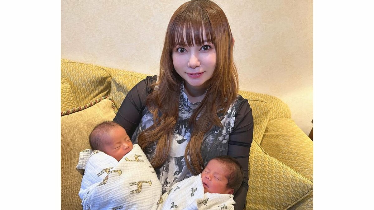 双子のお顔はこれが最後！中川翔子 産後ケアホテルでのショット公開「いつかお食い初め行けたら…」キュートな足形や豪華食事も披露