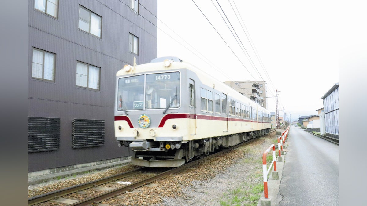 富山の列車・扉１か所ほぼ全開、２分半にわたり７００ｍ走行…乗客からのメールで初めて把握 : 読売新聞