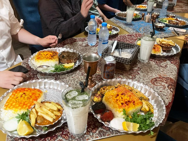 イランで食べた2週間の飯レポ。米も小麦も食べるし肉を果物で煮る国の料理たち