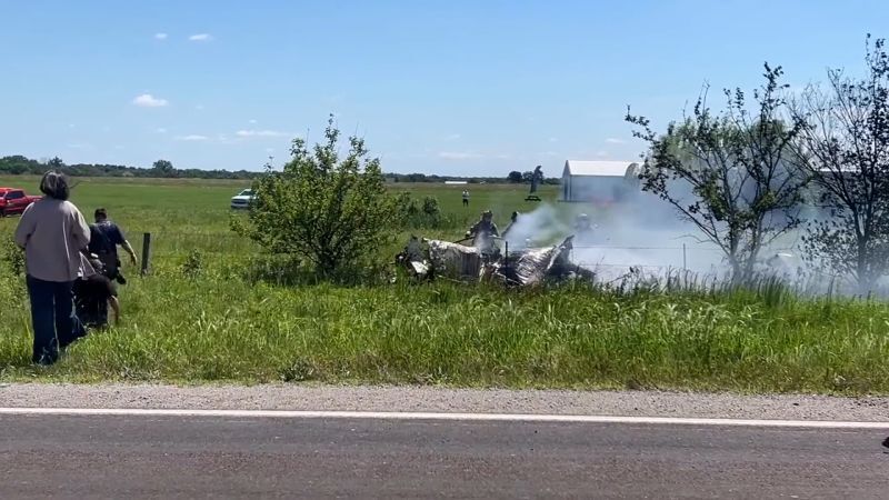 スカイダイビングに向かう飛行機が離陸直後に墜落、12人死亡 米ミズーリ州