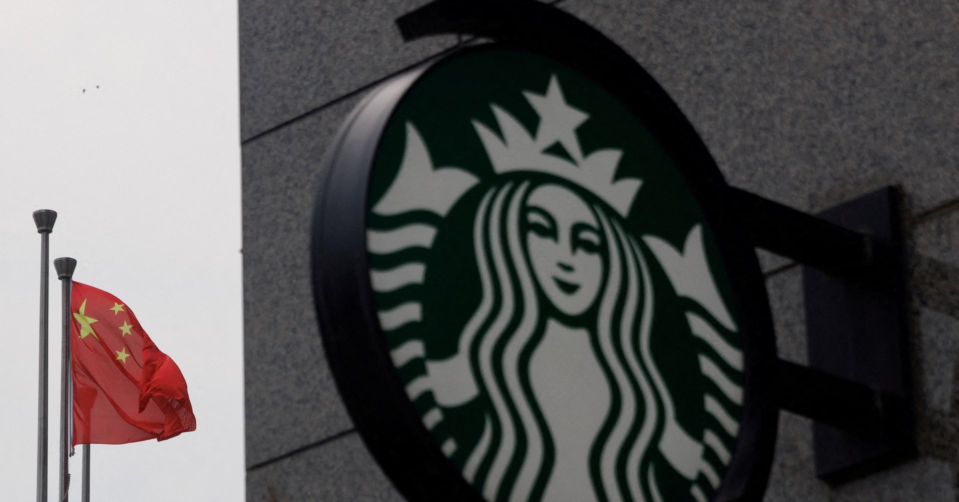 スターバックス中国事業、株式売却先候補に2週間以内の提案要請＝関係筋
