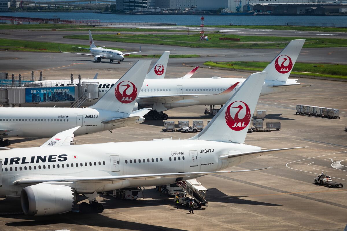 ＪＡＬ、赤坂会長と鳥取社長に減俸３割の処分－国交省の勧告受け