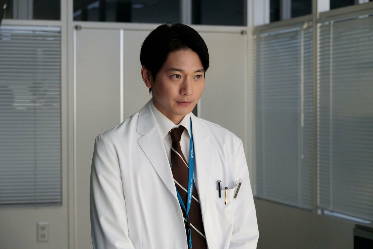 向井理「10話と最終話は激動」ドラマ終盤の見どころを語る！「パワフルに現場を引っ張っている」座長・橋本環奈の印象も【『ヤンドク！』インタビュー】