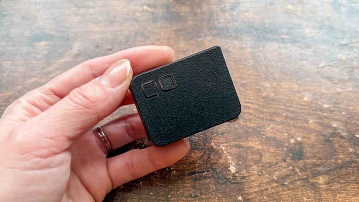 CIOの充電器がコンパクトすぎる！しかも3デバイスを同時に充電できるなんて…
