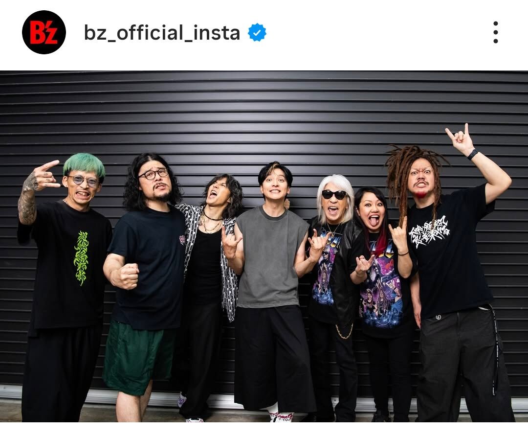 「Ｂ’ｚ」人気バンドと豪華集合ショット センターの人物に注目集まる「なんで？」「人違いかと」「まさか」