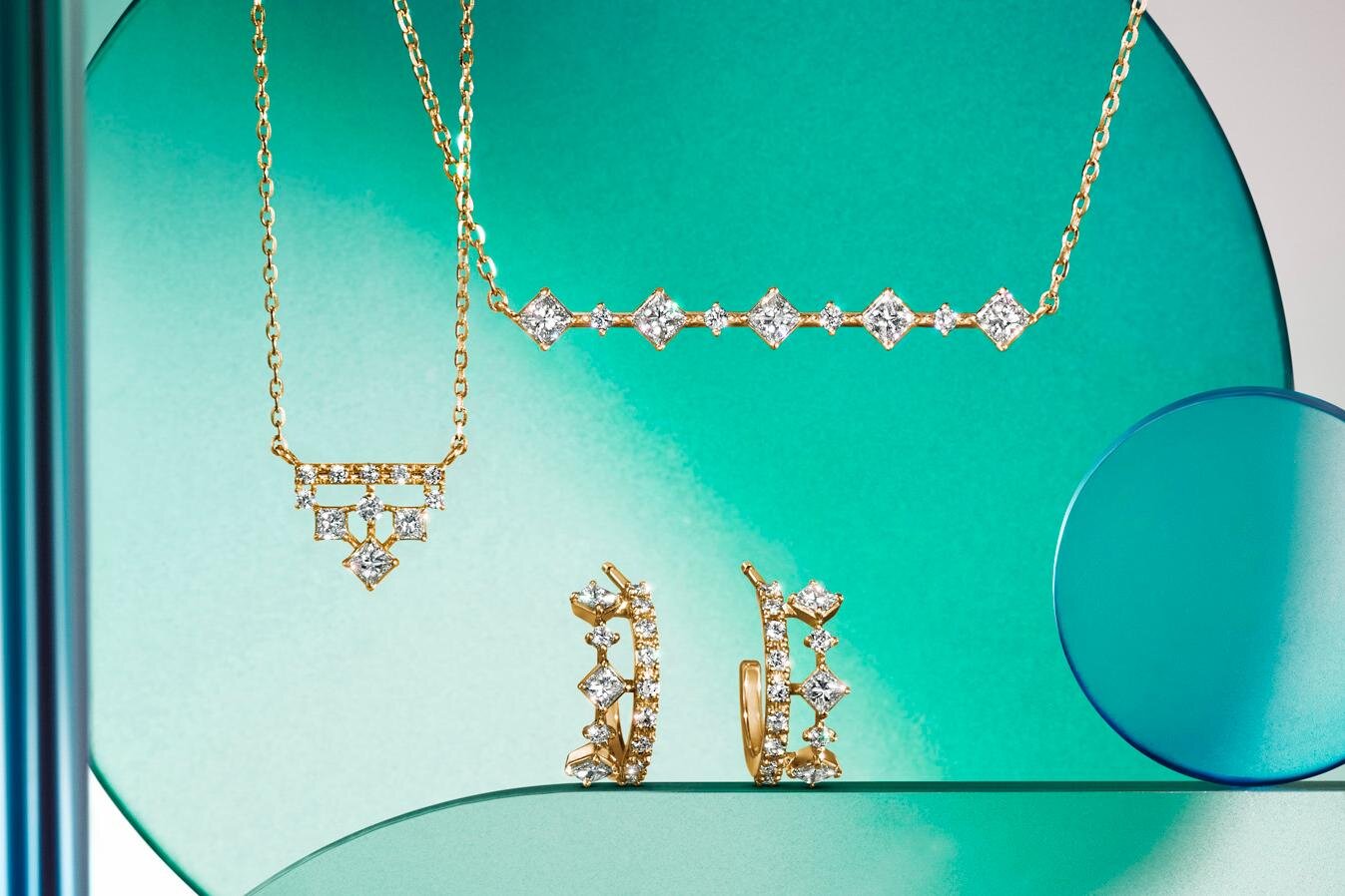 スタージュエリー”星留めダイヤモンド”輝くリング、カラーストーンのネックレスやアクリルジュエリーも