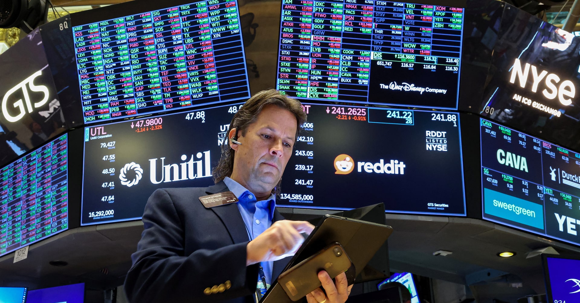 米国株式市場＝反落、ダウ349ドル安 エヌビディア決算や米金利見通しが焦点
