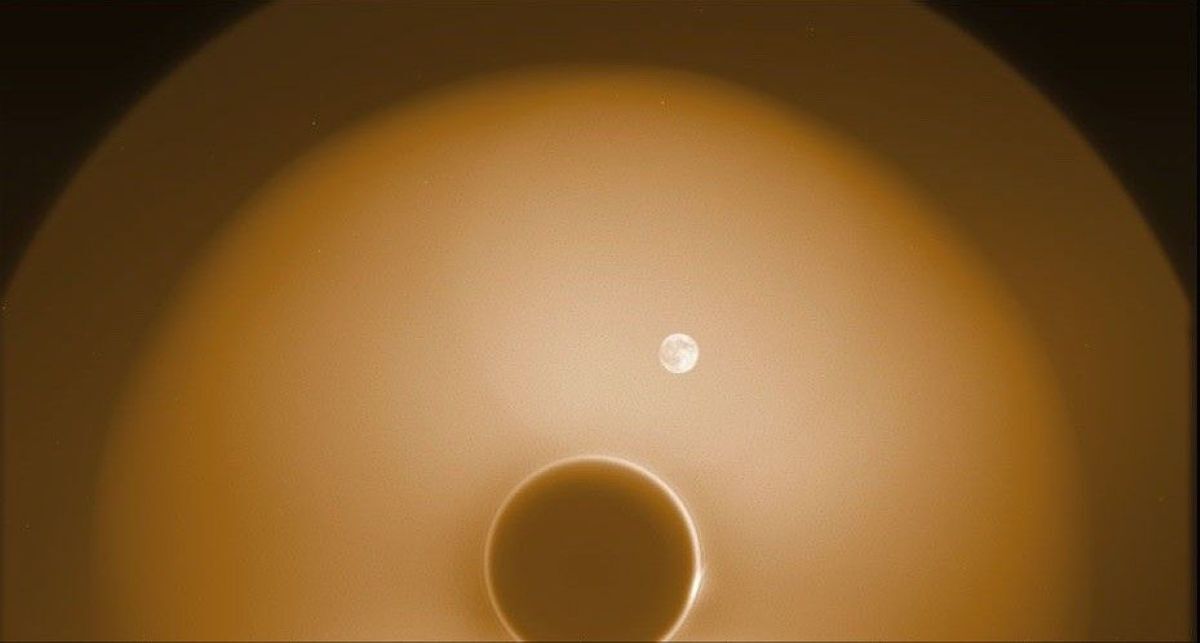NASAが「新月の画像」を公開、最新の太陽圏観測衛星で不可能が可能に（Forbes JAPAN）