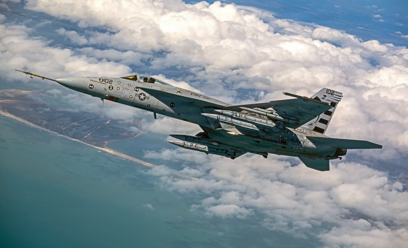 米海軍が新型空対空ミサイルを発表、AIM