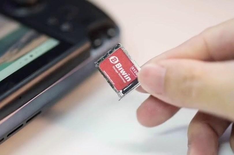 まるでmicroSDカードのような「mini SSD」が誕生。すでに対応製品まで！