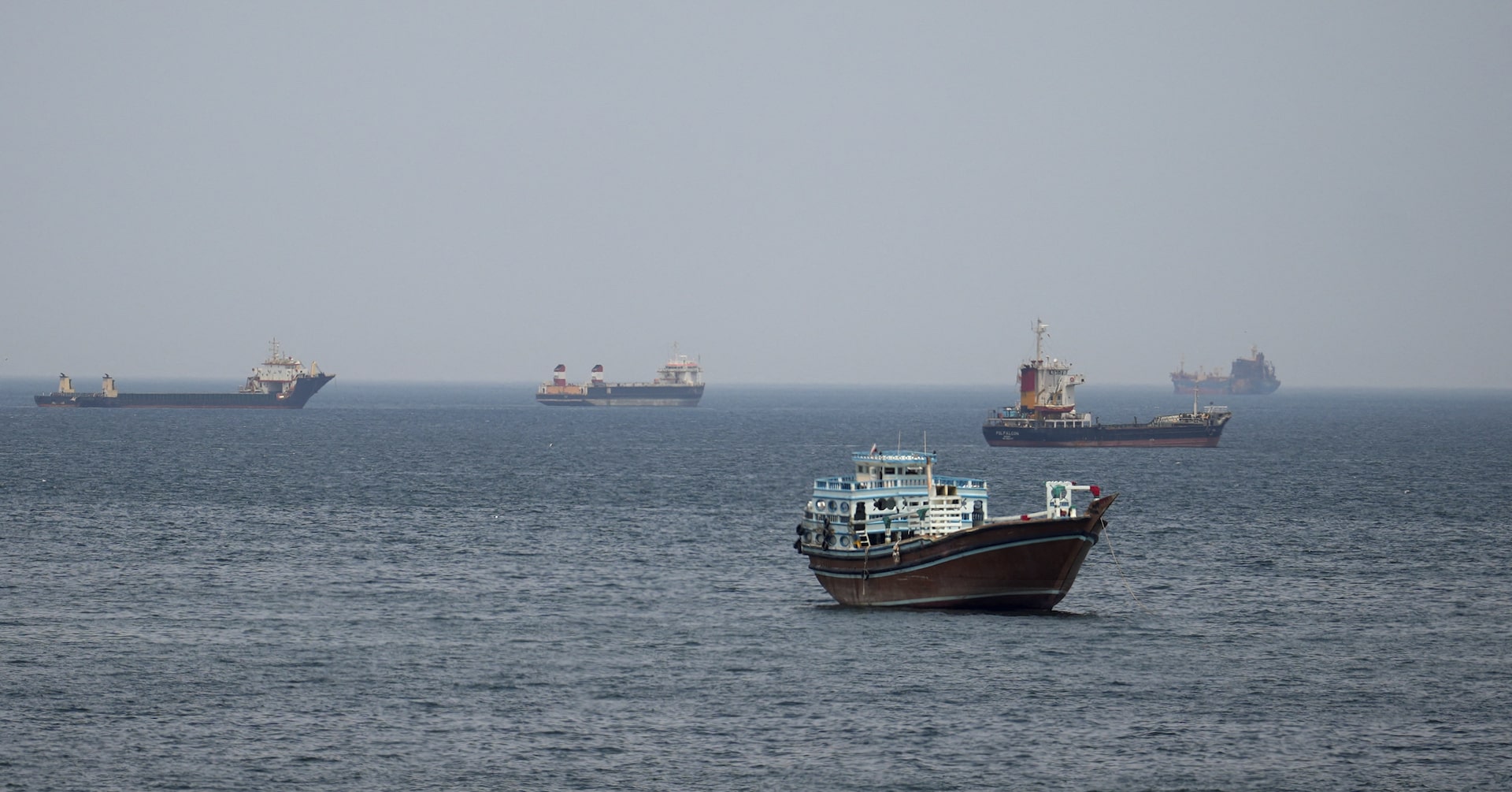 イランがホルムズ海峡で船舶拿捕、米が停戦延長発表も 和平協議は暗礁