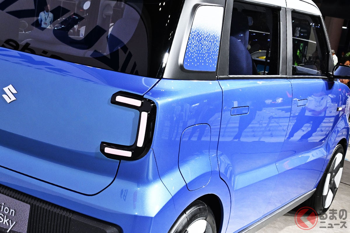 スズキが「新型4人乗り"軽ワゴン"」を投入へ！ 「ワゴンR」ユーザー想定の「5ドアコンパクト」に注目！ "日常の足"にピッタリな広々コンセプトカー「Vision e-Sky」に期待