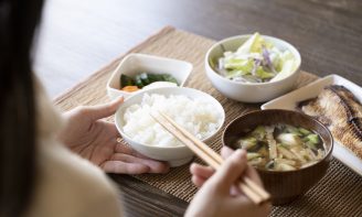 《炭水化物は最後に》健康に役立つ“食べる順番” 管理栄養士が指南する「年代によって食べる順番を変えた方がいい」
