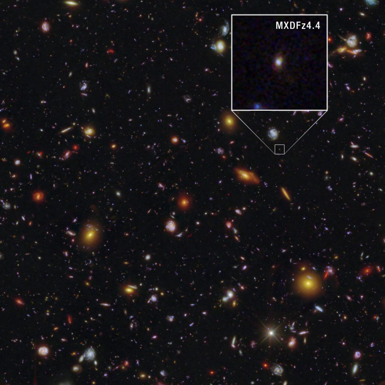 初期宇宙の“霧”を晴らした紫外線 ハッブルが観測した約124億年前の銀河「MXDFz4.4」