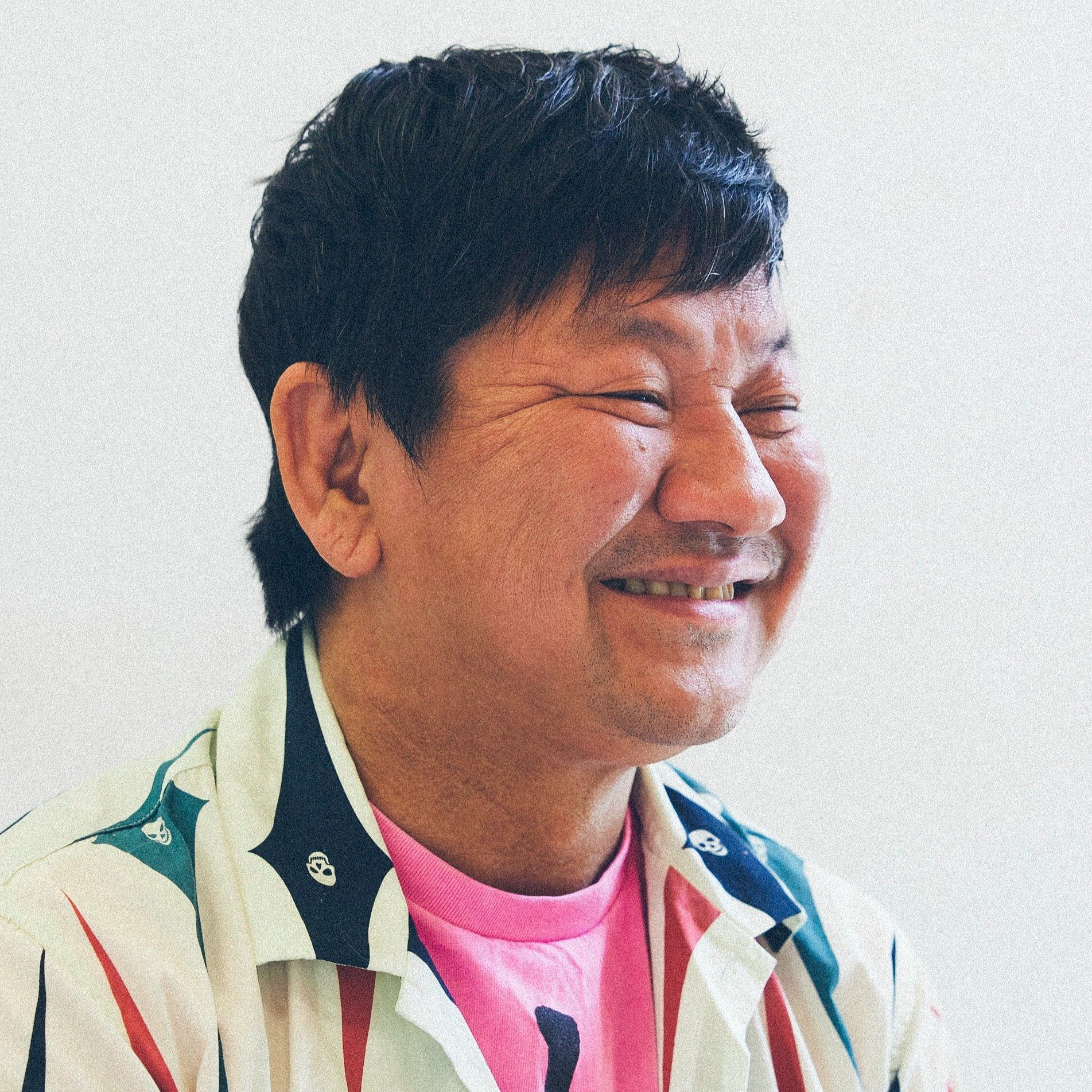 「スマホの時計がズレる」「ピーターという悪魔に殺されかけた」芸歴35年・チャンス大城の周りでは、なぜ不可解な現象が起き続けるのか？（集英社オンライン）