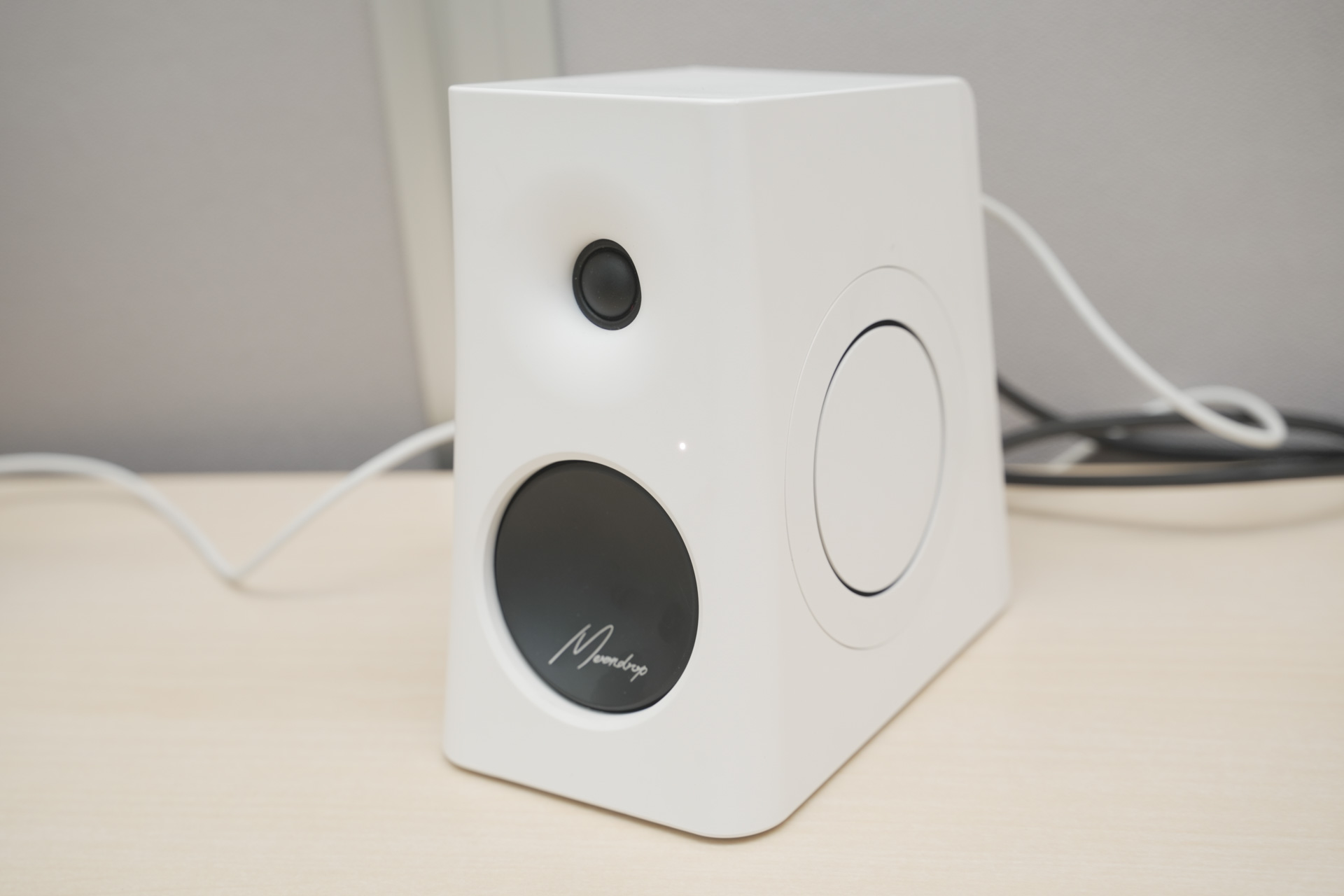 水月雨からアクティブスピーカー。Fosi Audioはスマホ背面に磁石で固定するDACアンプ