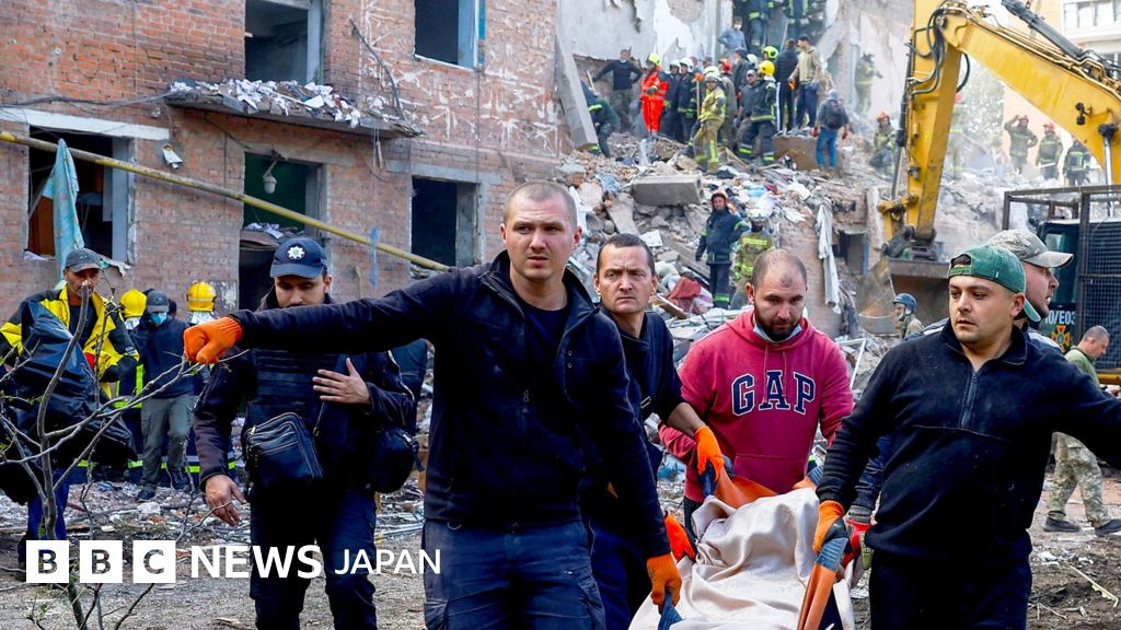 ロシアのミサイル、ウクライナ北部の集合住宅に直撃 就寝中の子どもら19人死亡