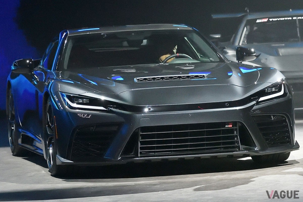 トヨタの次世代スーパーカーは“こだわりのパワートレイン”を搭載！“公道を走るレーシングカー”「GR GT」が採用した「モーターだけでは走れないハイブリッド」とは