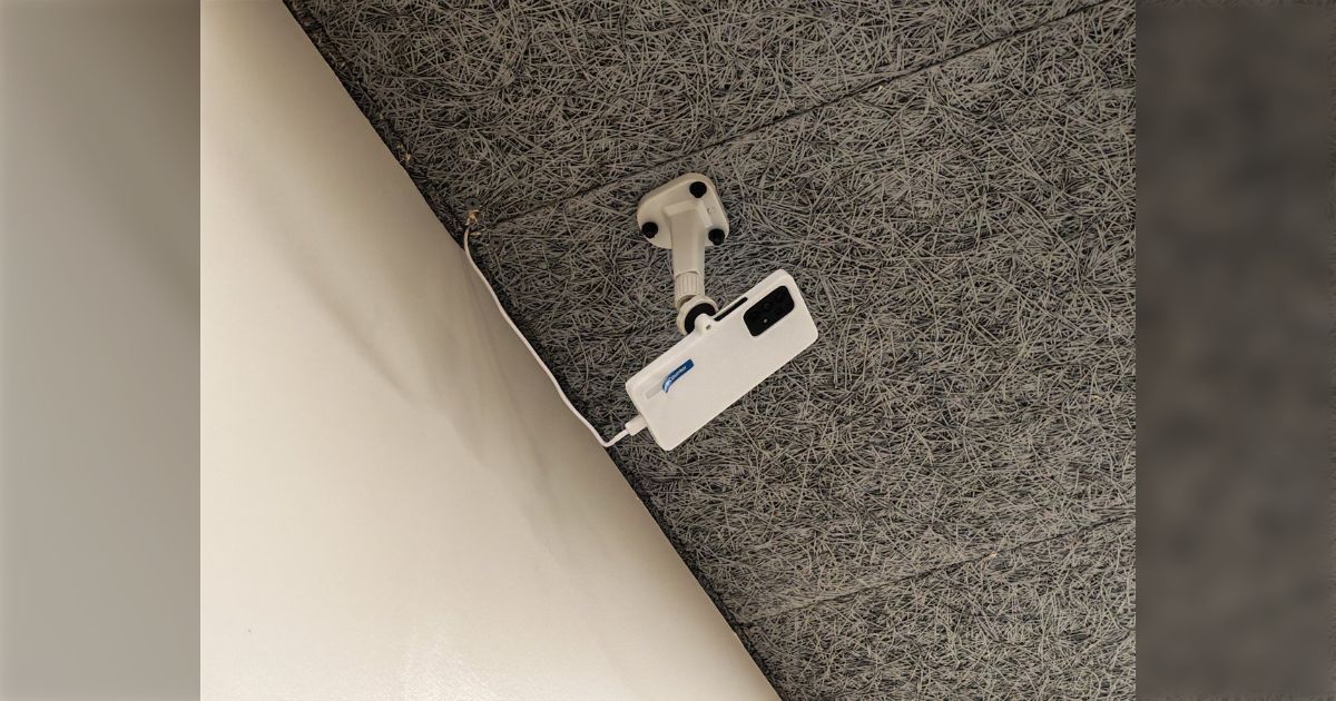 大学の監視カメラがスマホだったけどバッテリー問題とか大丈夫なの？→充電管理用の機能があるから大丈夫らしい「使わないスマホを転用してることはある」