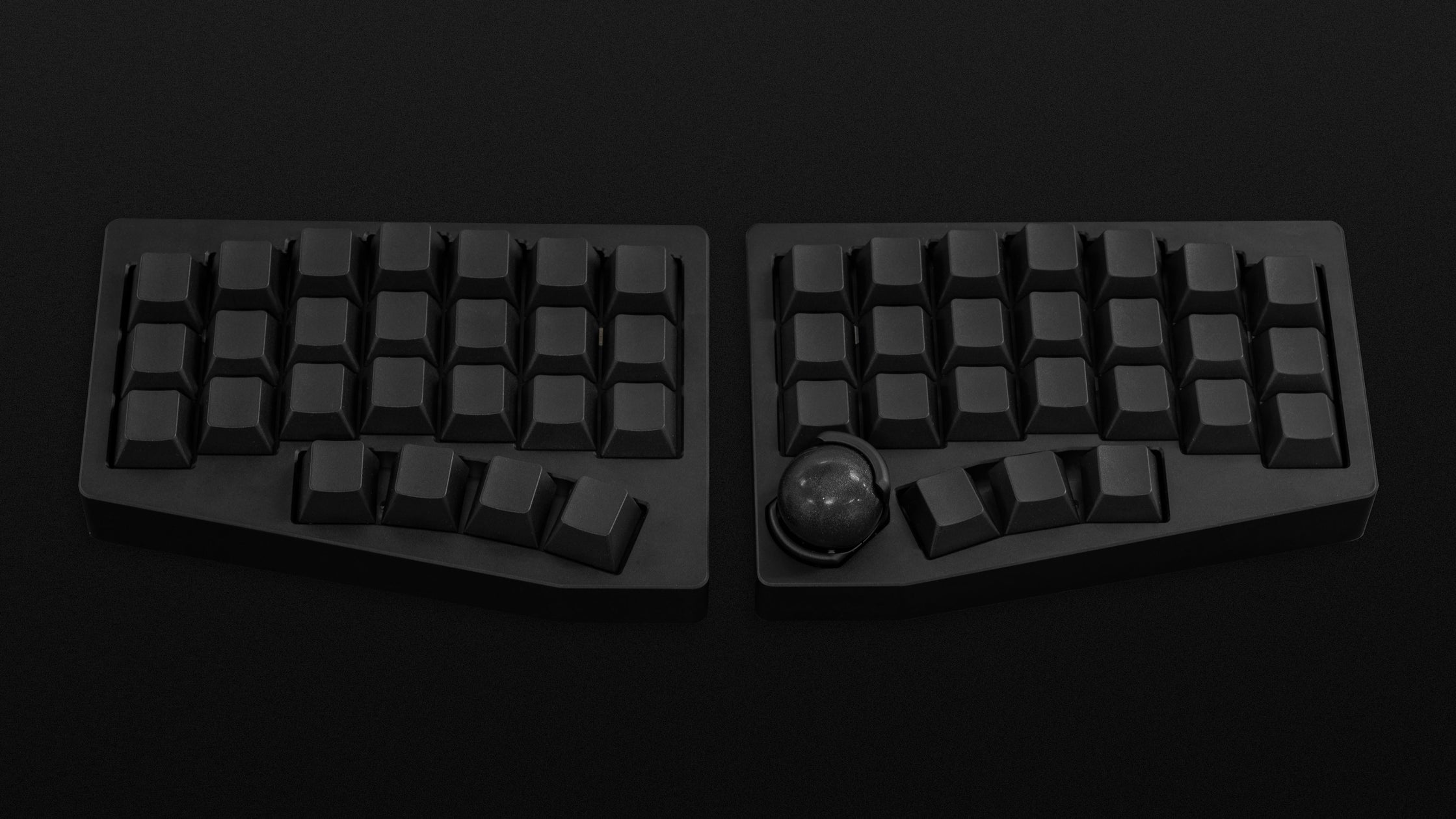 遊舎工房、トラックボール付き分割キーボード「Keychron Valkey Orb」のKeychronとの共同開発を発表。TGS、TKX、天キーにて展示