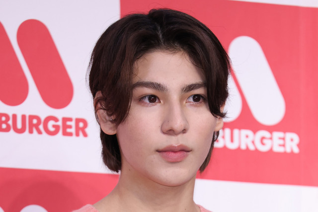 「泣きそうな顔してたよ」ラウール 女性キャスターの“イジリ”にネット賛否…スタジオの反応にも疑問
