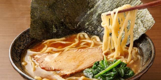 ラーメン山岡家「卓上ニンニク」大量投入が物議…“無料”でも「退店命令」「損害賠償請求」が認められる“境界線”は？【弁護士解説】（弁護士JPニュース）