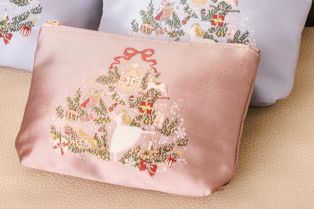 チャコット「くるみ割り人形」着想のトートバッグやポーチ、クリスマスツリーや踊る少女の刺繍