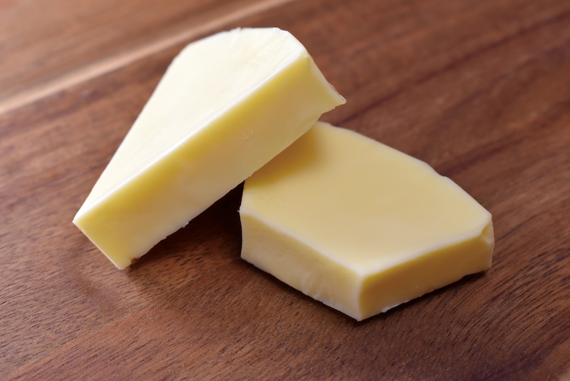 「牛乳を飲んでも栄養が吸収できない」日本人の成人約4人に1人が抱える“乳糖不耐症”カルシウムやタンパク質の摂取はチーズ＆大豆製品がおすすめ【医師監修】 (1/1)