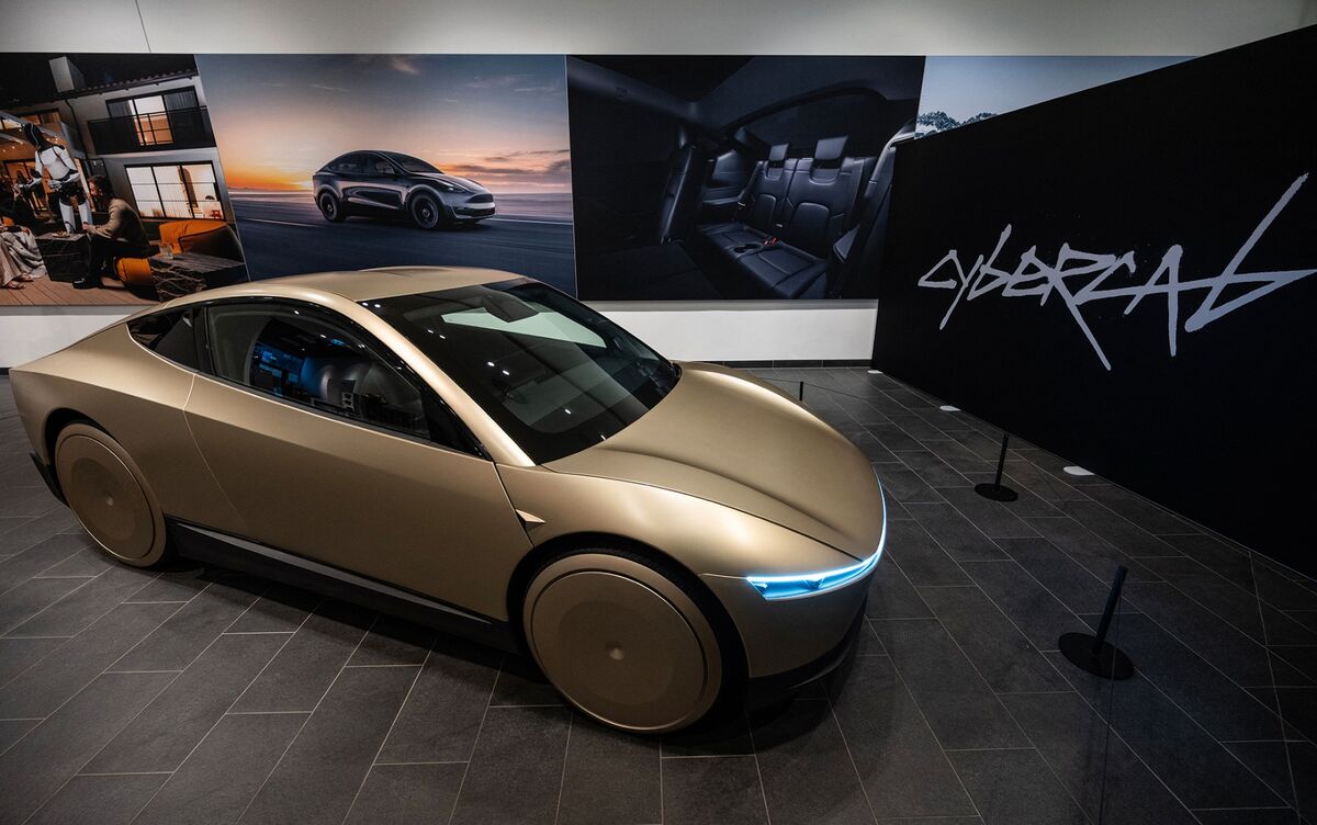 テスラに追い風、米安全当局が自動運転車の規制緩和へ－株価上昇