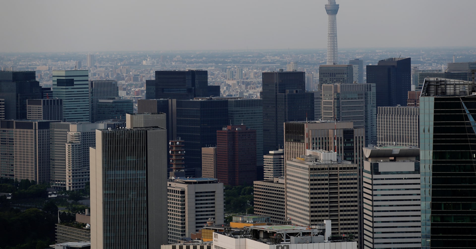 実質ＧＤＰ1─3月期、年率0.2％減に上方修正 原油在庫や外食で