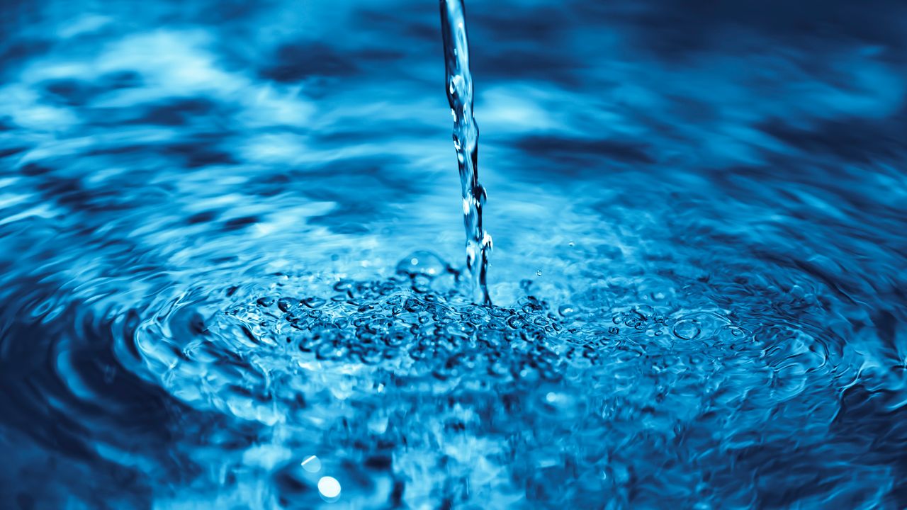 太陽光だけで海水を真水に。新たなスポンジ素材が切り拓く脱塩技術の未来