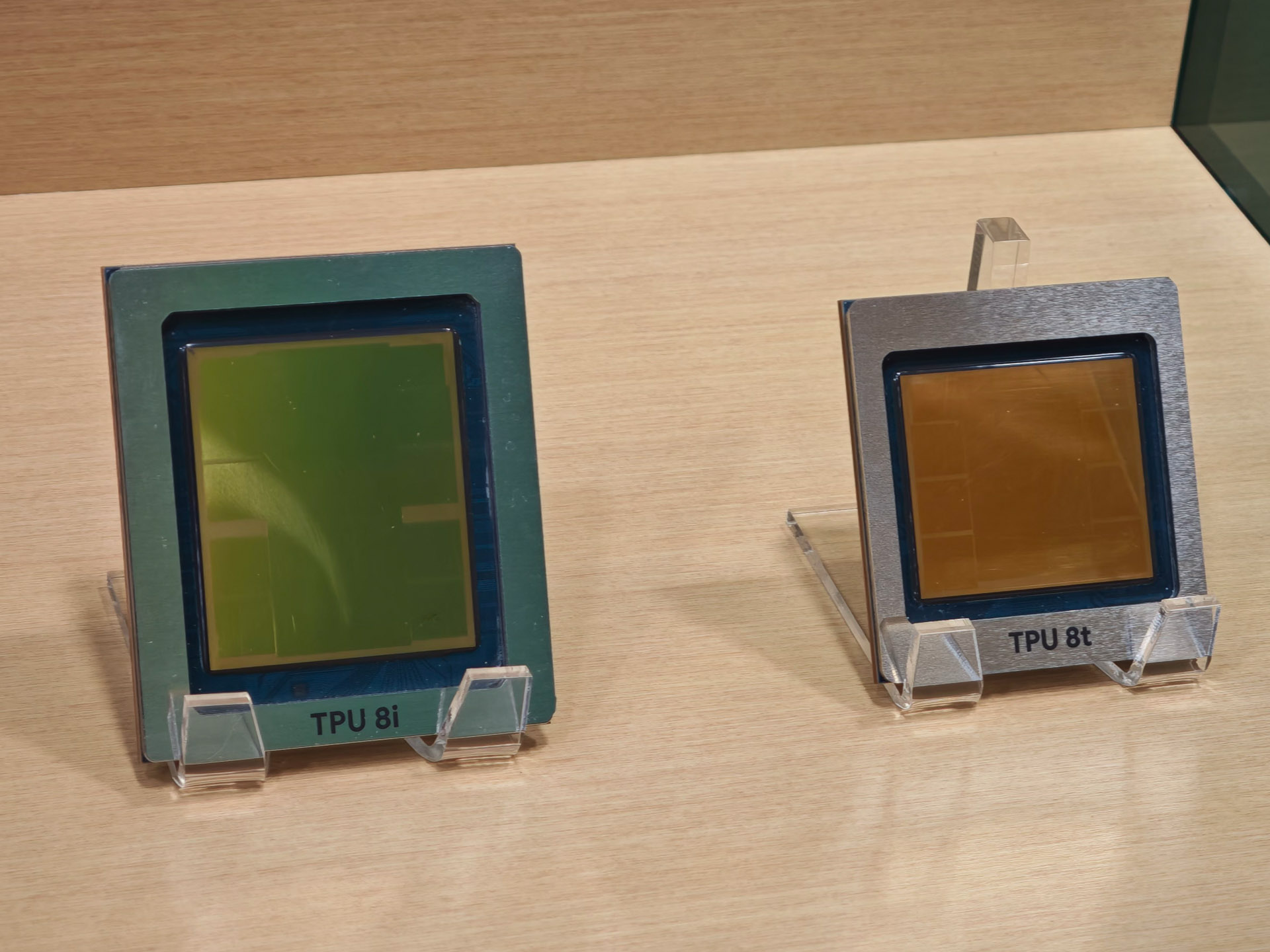 Googleの新型AI演算チップ「TPU 8t」と「TPU 8i」は何が違うのか？